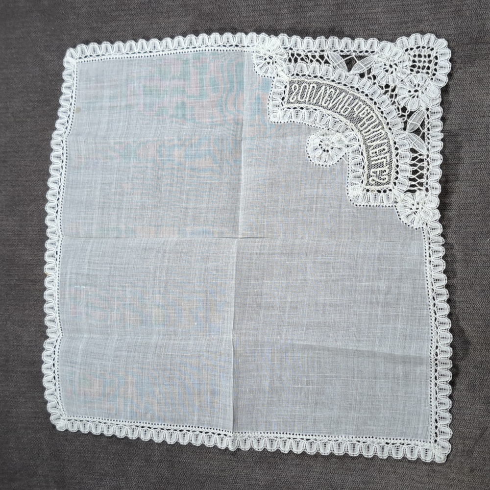 Vintage Small White Fabric Lace Hankerchief "Souvenir de Bruxelles" Keepsake G - Picture 4 of 6